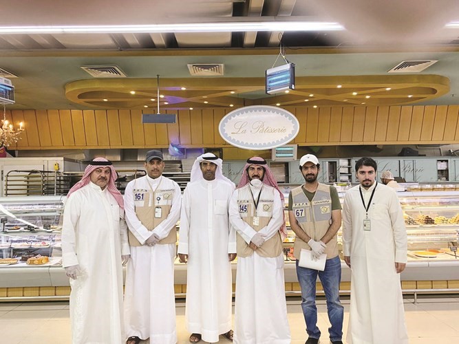 سطام الجلال خلال إحدى الجولات التفتيشية