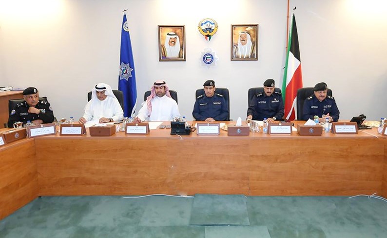 الفريق عصام النهام والوكلاء المساعدون خلال الاجتماع