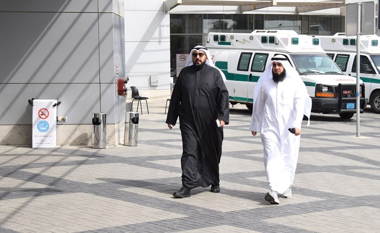 الشيخ د.باسل الصباح وم.عبدالعزيز الطشة خلال جولة في مراكز الفحص	(أحمد علي - محمد هنداوي)