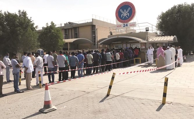 7 من طوابير شراء الخبز في الجهراء
