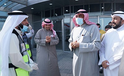 رئيس الوزراء يتفقد مركزي فحص الوافدين والحجر الصحي بمنتزه الخيران