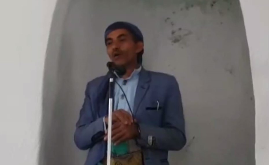 إمام مسجد والمصلون في أحد مساجد محافظة حجة في اليمن يدعون لأهل الكويت ليحميهم الله من "كورونا"