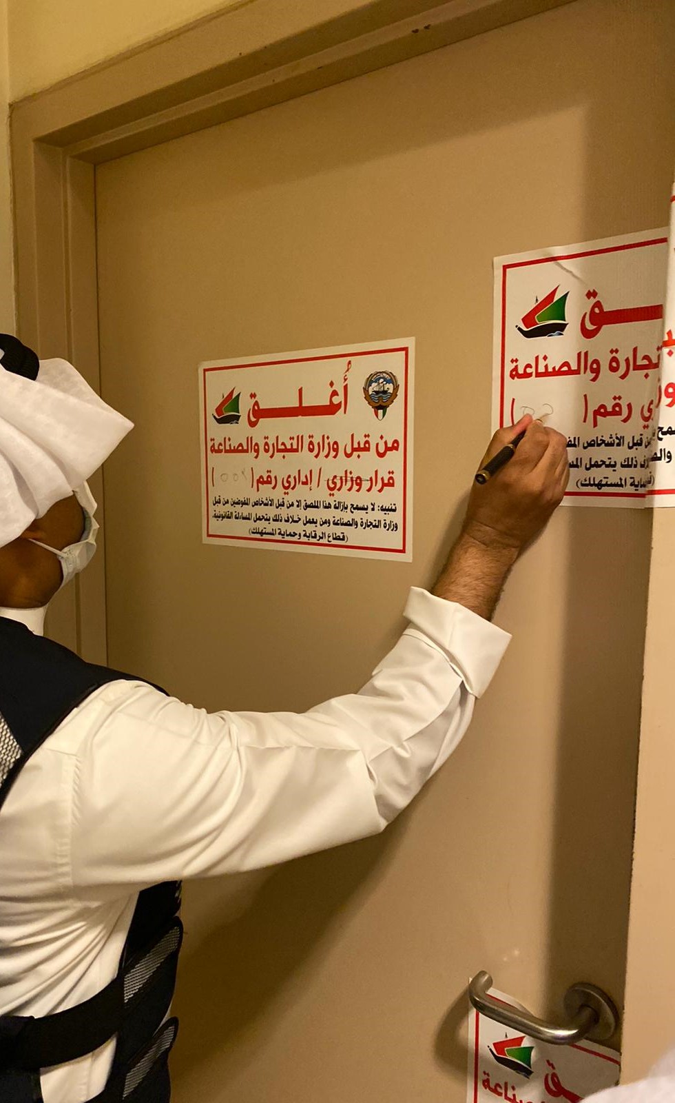 التجارة : اغلاق شركتي دلالة عملتا مزاد في سوق السمك صباح اليوم