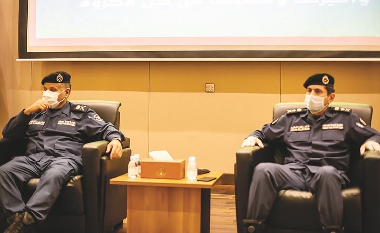 الفريق خالد المكراد خلال الاجتماع