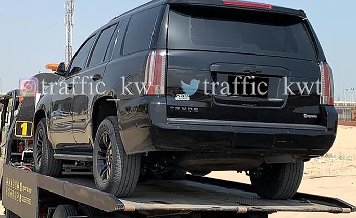 المركبة المخالفة بعد ضبطها من قبل رجال المرور