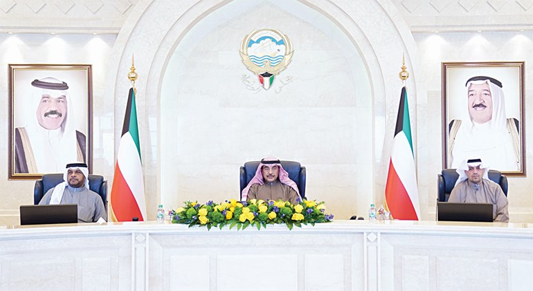 سمو الشيخ صباح الخالد مترئسا الاجتماع الأسبوعي لمجلس الوزراء بحضور الشيخ أحمد المنصور وأنس الصالح