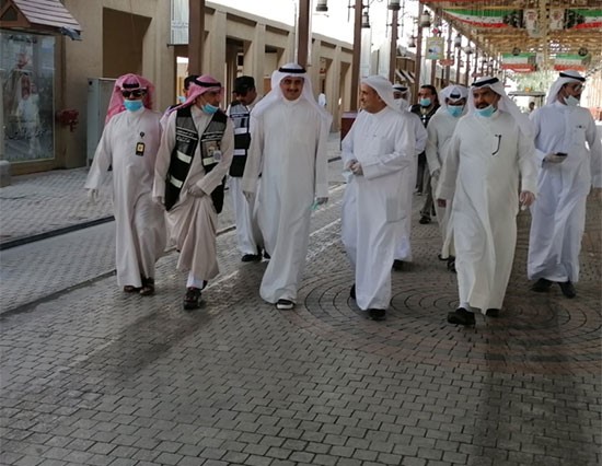 المنفوحي يتفقد أسواق المباركية للتأكد من التزام المحلات بقرار مجلس الوزراء
