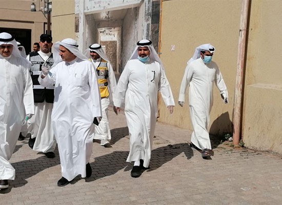 المنفوحي يتفقد أسواق المباركية للتأكد من التزام المحلات بقرار مجلس الوزراء