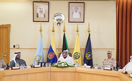 رئيس الوزراء خلال زيارته وزارة الدفاع: نعمل للأسوأ في خطتنا لإدارة الأزمة..ومستعدون لأي طارئ