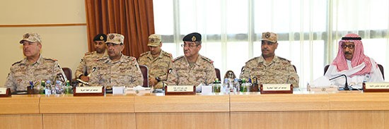 رئيس الوزراء خلال زيارته وزارة الدفاع: نعمل للأسوأ في خطتنا لإدارة الأزمة..ومستعدون لأي طارئ