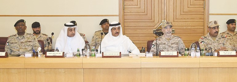 عدد من قيادات وزارة الدفاع خلال الاجتماع
