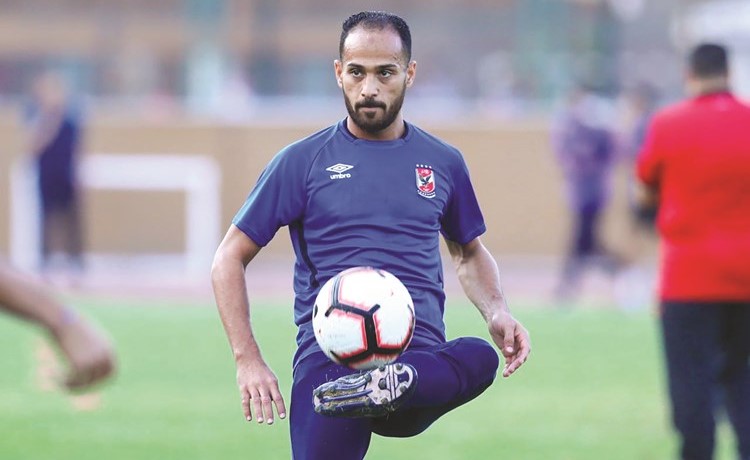 الخطيب يبحث ملف التجديد لرباعي الأهلي