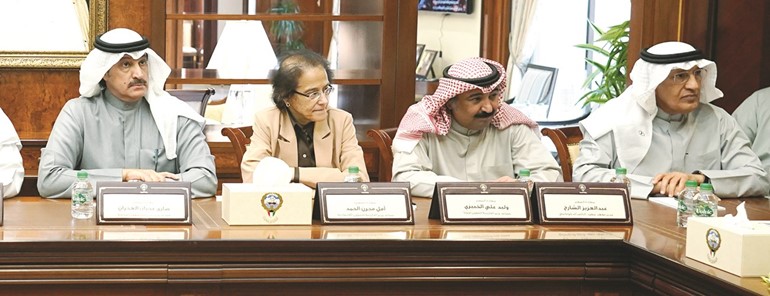 وليد الخبيزي وأمل الحمد وضاري العجران