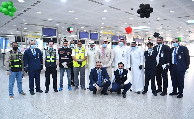 فريق الطيران المدني والجهات المشاركة في تسهيل إجراءات الرحلة المغادرة 	(قاسم باشا)