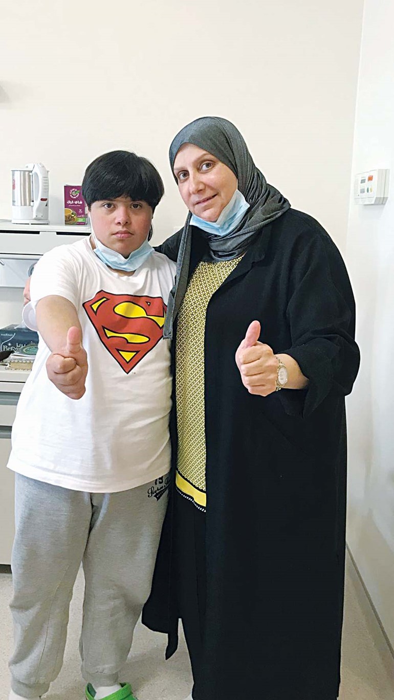  صديقة الأنصاري وابنها علي عبدالله شهاب