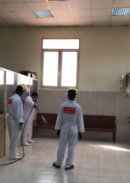 "متطوعون من أجل الكويت" يعقم جميع مباني المقابر