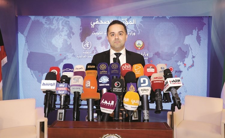 د.عبدالله السند متحدثا خلال المؤتمر الصحافي(زين علام)