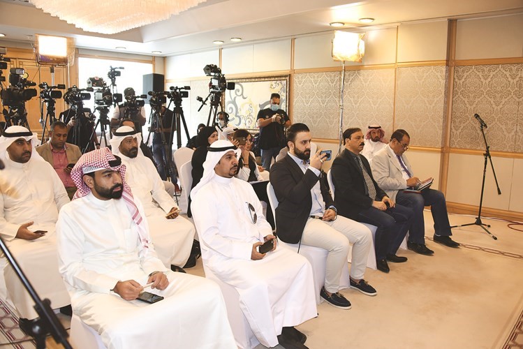 جانب من الحضور خلال المؤتمر الصحافي