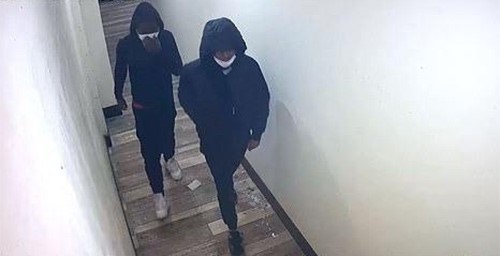 بالفيديو.. "سارق" يسقط من الدور الثاني وينهض حيًا ويلوذ بالفرار !
