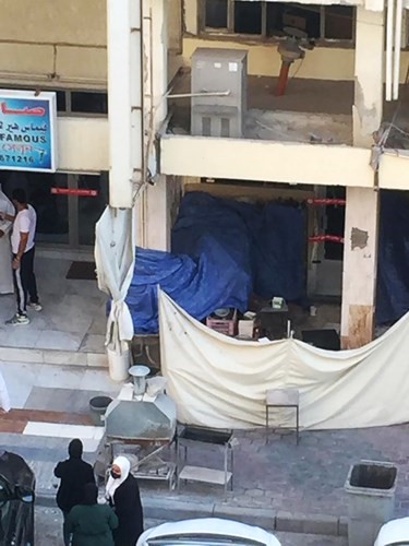 إغلاق مطعم بعد ضبط من بداخله