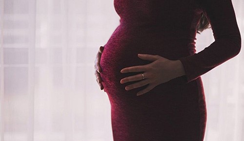 أمريكا.. امرأة تنجب بمركز تجاري خلال هلع التسوق بسبب كورونا