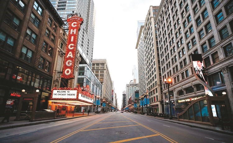 صورة لمسرح شيكاغو عقب اغلاقه والشوارع خالية من المارة	(أ.ف.پ)