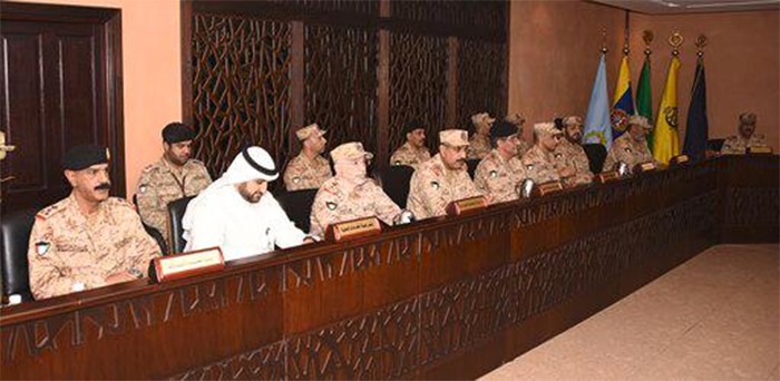 المنصور ناقش تنسيق الجهود بين القطاعات العسكرية لدعم الجهات الرسمية في مواجهة "كورونا"