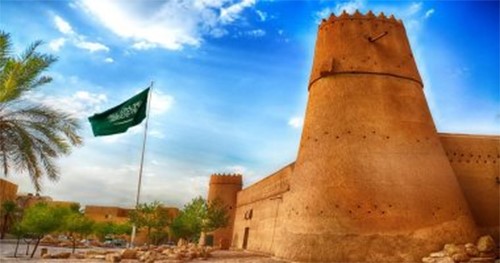 بالفيديو.. السعودية تدخل موسوعة جينيس بقاعة "مرايا" الزجاجية