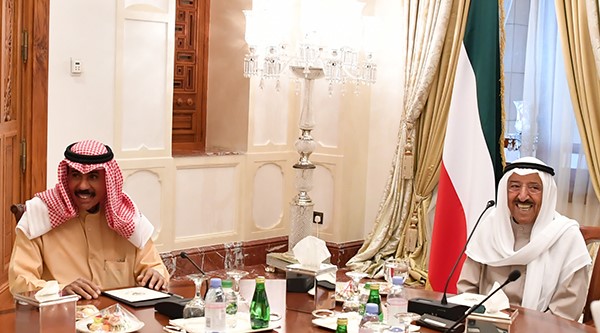 صاحب السمو لمجلس الوزراء: قالوا عن الكويت إنها الوحيدة بين دول العالم التي سبقت الآخرين في مواجهة هذا المرض الخطير مرض كورونا.. وزير الصحة الدكتور نسميه الديكتاتور مع كل أوامره وهي كلها في صالح حياة المواطن وعيشته