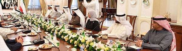 صاحب السمو لمجلس الوزراء: قالوا عن الكويت إنها الوحيدة بين دول العالم التي سبقت الآخرين في مواجهة هذا المرض الخطير مرض كورونا.. وزير الصحة الدكتور نسميه الديكتاتور مع كل أوامره وهي كلها في صالح حياة المواطن وعيشته
