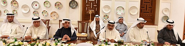 صاحب السمو لمجلس الوزراء: قالوا عن الكويت إنها الوحيدة بين دول العالم التي سبقت الآخرين في مواجهة هذا المرض الخطير مرض كورونا.. وزير الصحة الدكتور نسميه الديكتاتور مع كل أوامره وهي كلها في صالح حياة المواطن وعيشته