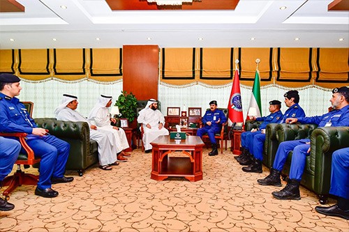 الإطفاء بالتعاون مع وزارة الصحة تتولى مسؤولية توزيع الأدوية على المواطنين والمقيمين خلال فترة الحظر