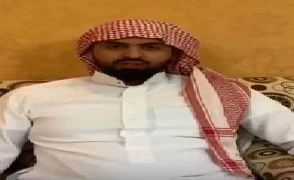 بالفيديو.. سعودي يتلقى العزاء في وفاة والده عن بُعد للوقاية من “كورونا”