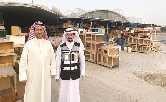 فريق البلدية خلال الجولة في الشويخ