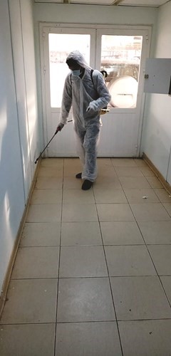 تعقيم المكاتب ومرافق العمل
