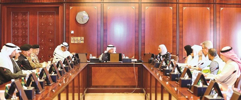 الشيخ د.أحمد ناصر المحمد مترئسا اجتماع لجنة العودة