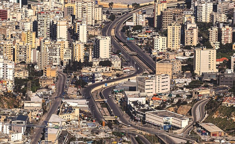 شوارع بيروت خالية كليا من المارة للحد من انتشار ڤيروس كورونا(محمود الطويل)