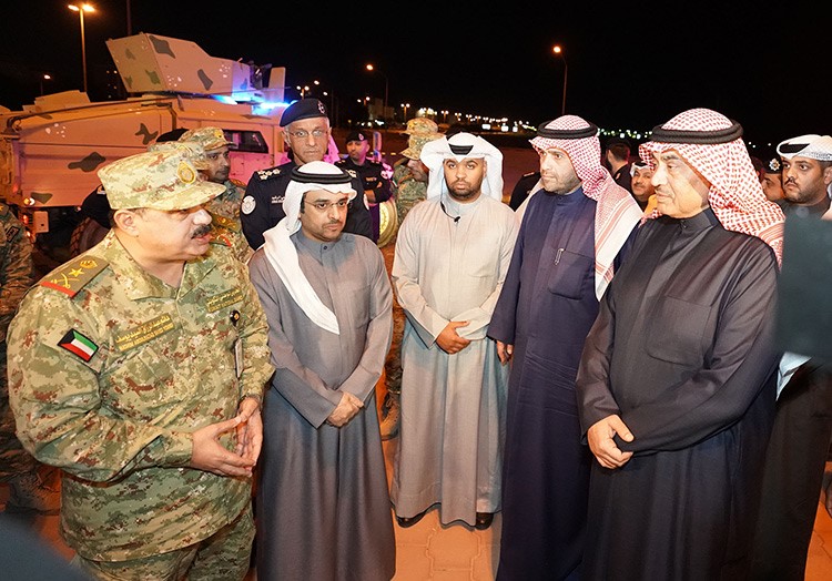 سمو رئيس الوزراء يثني على حرص واهتمام سمو الشيخ سالم العلي رئيس الحرس الوطني والشيخ مشعل الأحمد الجابر الصباح نائب رئيس الحرس الوطني على رفع كفاءة منتسبي الحرس الوطني بكل احترافية في هذا الظرف الطارئ