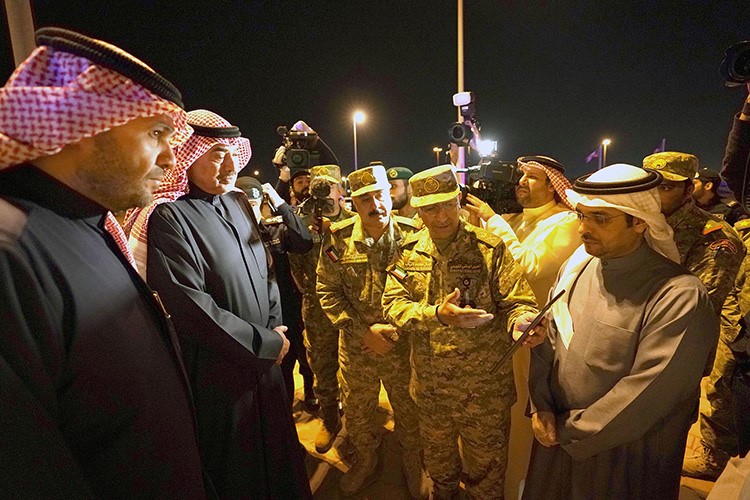 سمو رئيس الوزراء يثني على حرص واهتمام سمو الشيخ سالم العلي رئيس الحرس الوطني والشيخ مشعل الأحمد الجابر الصباح نائب رئيس الحرس الوطني على رفع كفاءة منتسبي الحرس الوطني بكل احترافية في هذا الظرف الطارئ