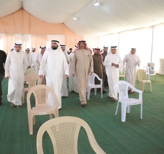 سمو الشيخ صباح الخالد والشيخ د. باسل الصباح ومبارك الحريص ويوسف الجاسم خلال جولة بالمركز الطبي