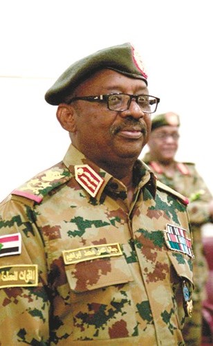 وزير الدفاع السوداني الراحل جمال عمر	(أ.ف.پ)