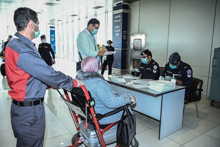 مغادرة عدد من المقيمين إلى بلادهم وإجلاء المواطنين في بعض الدول إلى أرض الوطن