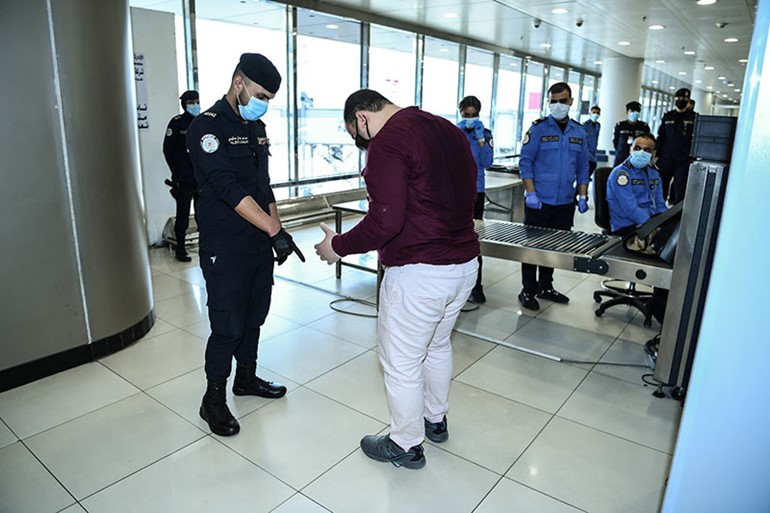 مغادرة عدد من المقيمين إلى بلادهم وإجلاء المواطنين في بعض الدول إلى أرض الوطن