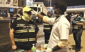 اتباع الإجراءات الصحية الاحترازية في موقع العمل