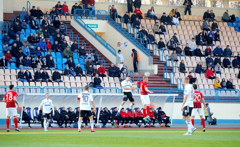 جانب من مباريات الدوري البيلاروسي التي اقيمت اول من امس الجمعة 	(رويترز)