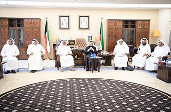 الرئيس الغانم يستقبل وزير الخارجية بحضور 21 نائباً