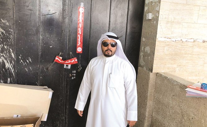 إغلاق أحد المخزنين المخالفين