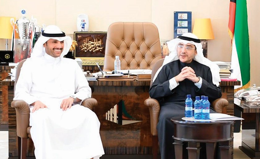 رئيس مجلس الأمة مرزوق الغانم والشيخ د.احمد الناصر خلال الاجتماع الذي عقد امس