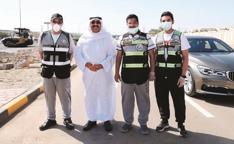 الشيخ مشعل الاحمد مع مهندسي الاشغال
