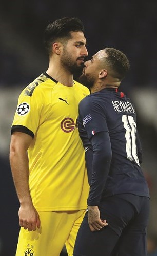 «ويفا» يوقف تشان مباراتين